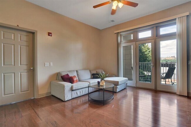 Foto del edificio - 7400 River Rd