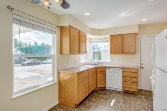 Building Photo - 9277 SE Morrison St