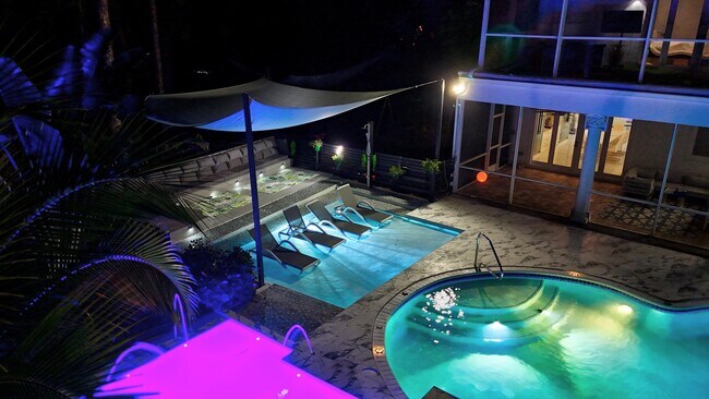 Foto del edificio - 377 Squire Dr