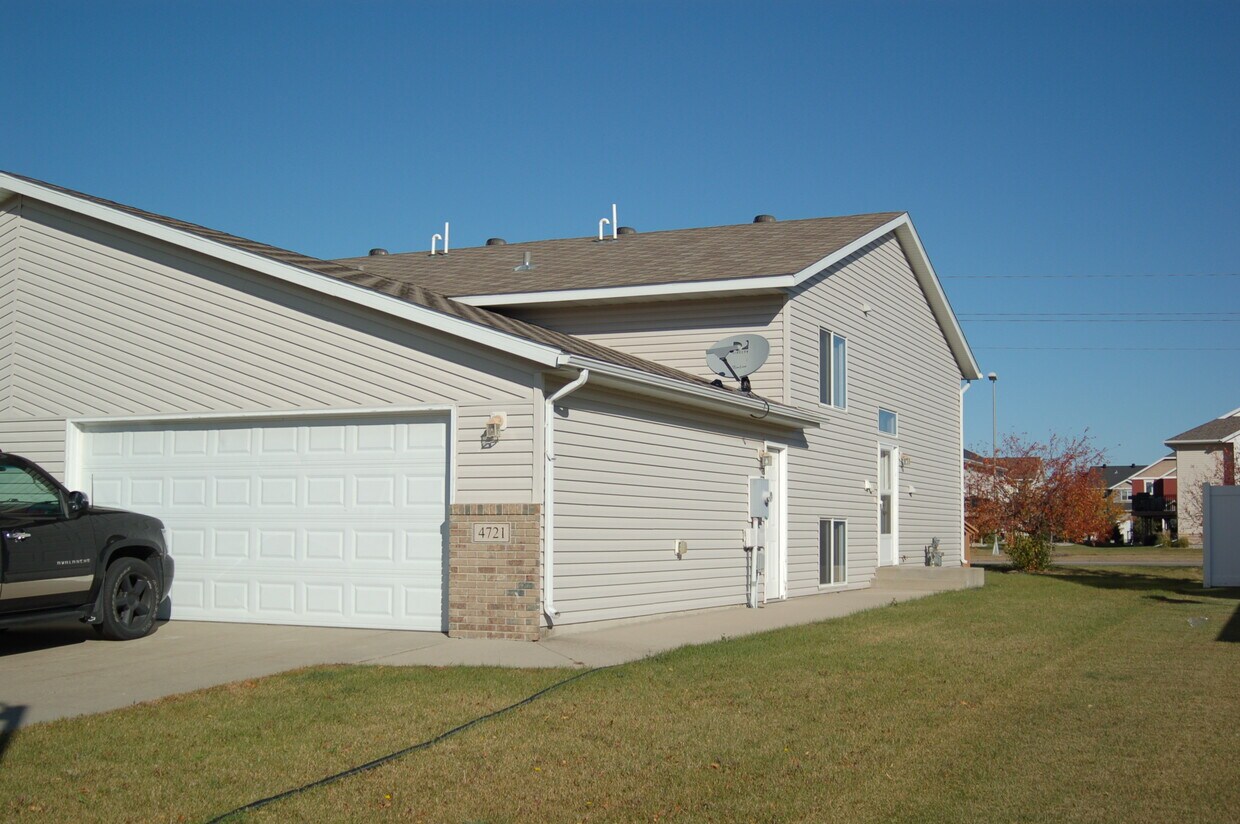 Foto principal - 4721 Townsite Pl S