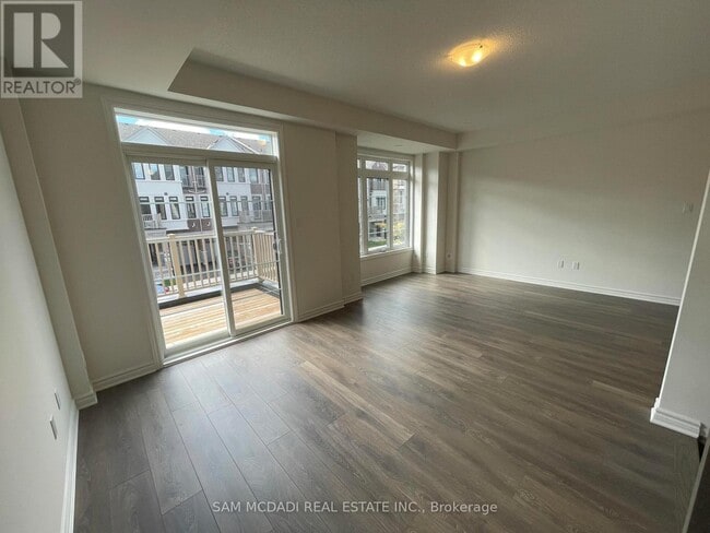 Building Photo - 1170 Lloyd Landing