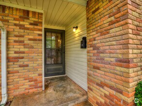 Building Photo - 3217 Shadybrook Dr