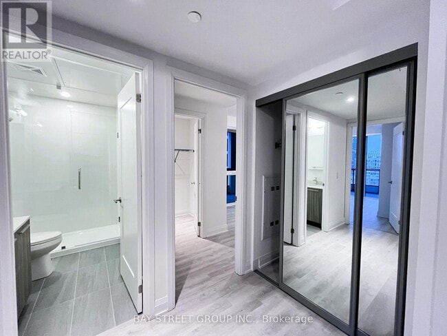 Photo du bâtiment - 65 Broadway Ave