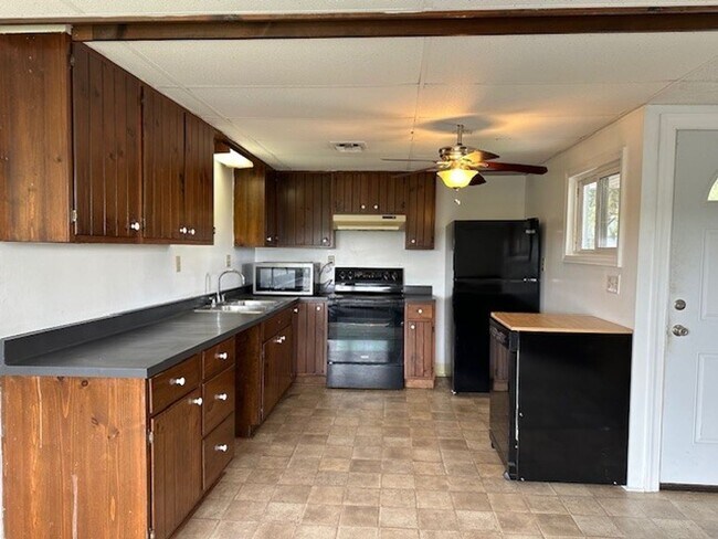 Building Photo - 65 Boyer St