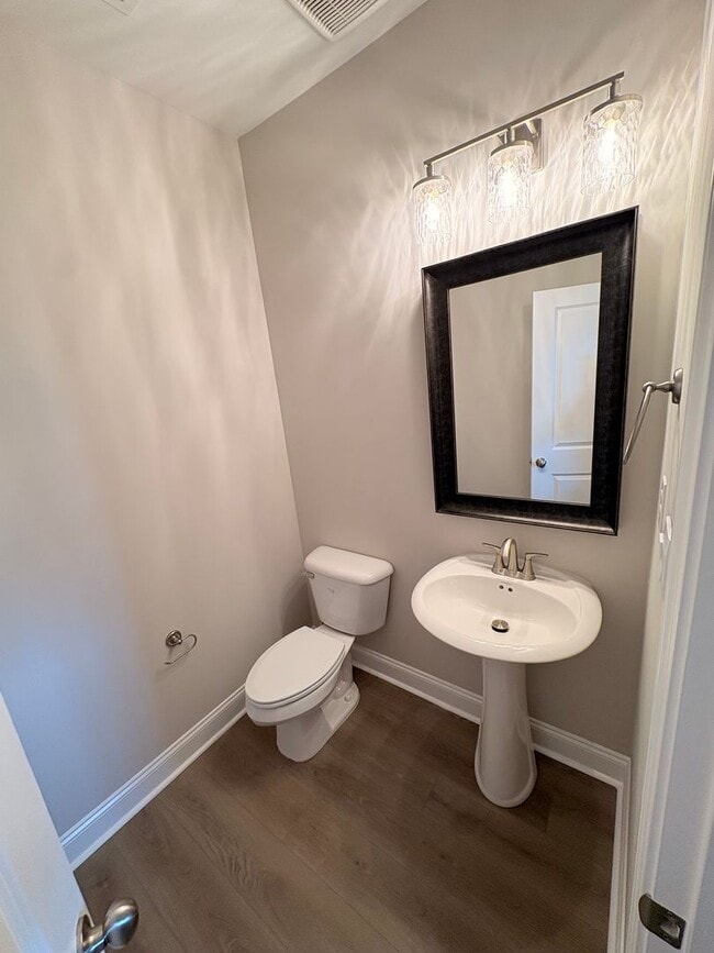 Foto del edificio - 102 Alva Ct