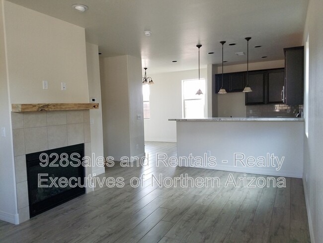 Building Photo - 2595 W Pollo Cir