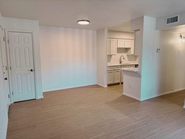 Dining - Centreport Landing Apartments