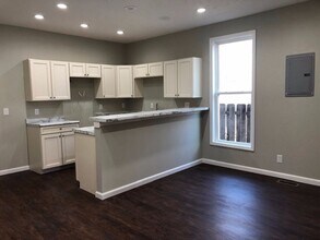 Building Photo - 612-616 S 10th St