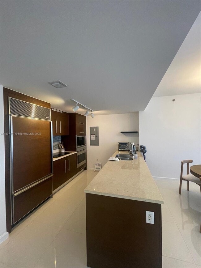 Foto del edificio - 465 Brickell Ave
