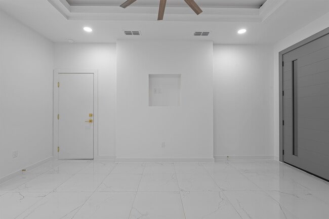 Building Photo - 3911 Yoyis St