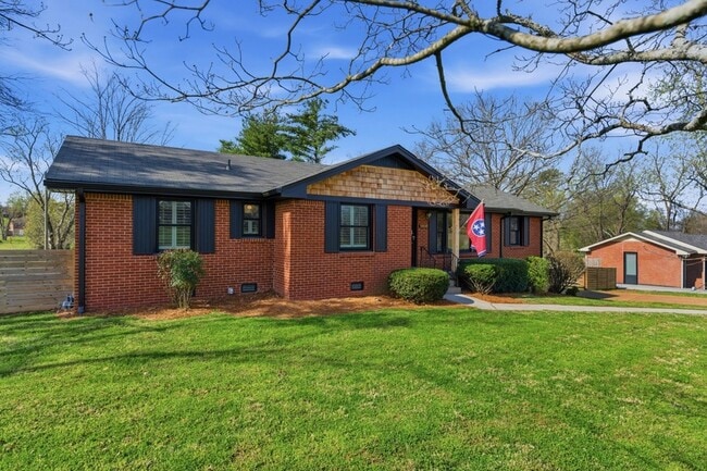 Photo - 2820 Donna Hill Dr House