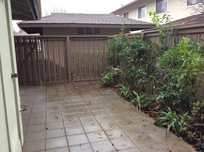 Building Photo - 125 Palo Verde