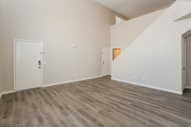 Foto del edificio - 6101 Bardstown Dr