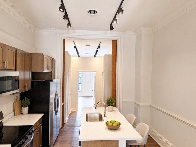 Cocina preparada con IA - 923 N Calvert St