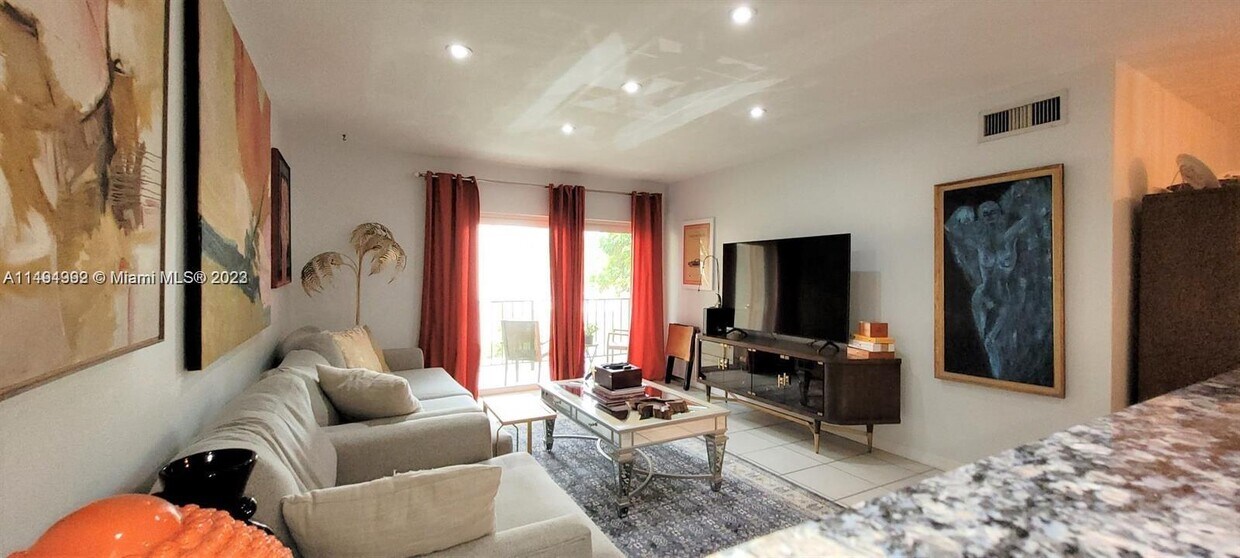 13715 Kendale Lakes Cir Unit A209, Miami, FL 33183 Room for Rent in