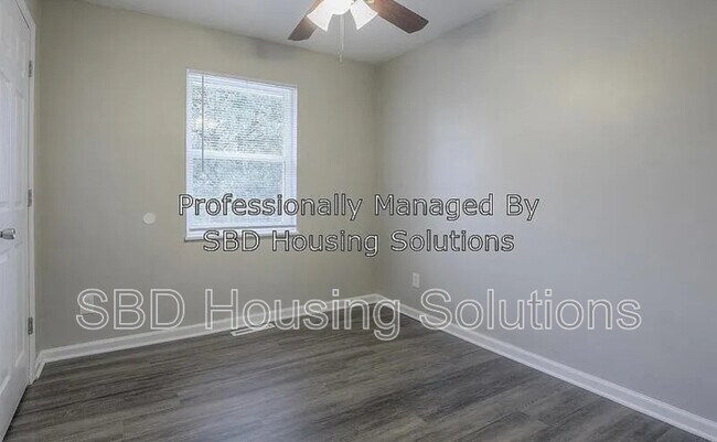Foto del edificio - 10325 Smalley Ave