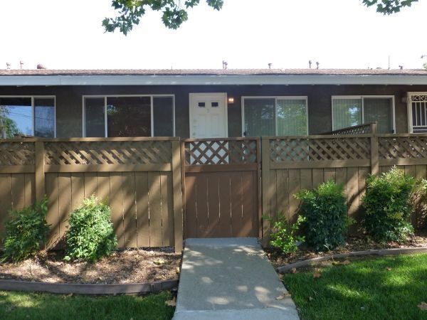 Primary Photo - Apartment For Rent!