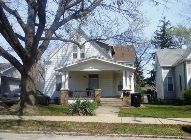 Building Photo - 913 W Grove St