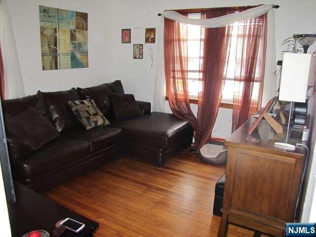 Photo - 11 Louis St House