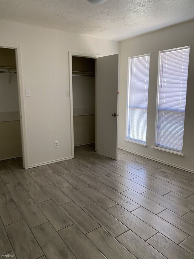 Foto del edificio - 2 br, 1 bath 4plex - 1524 Hawk Tree Dr A