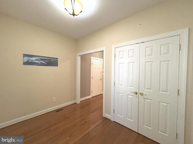 Foto del edificio - 122 Providence Ln