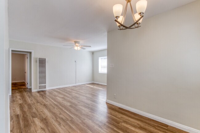 Foto del edificio - 1734 Eudora Ave