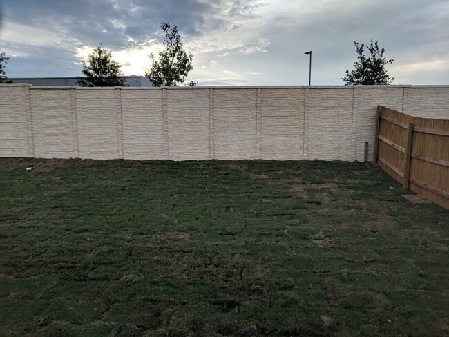 Building Photo - 3069 Blantyre Bnd