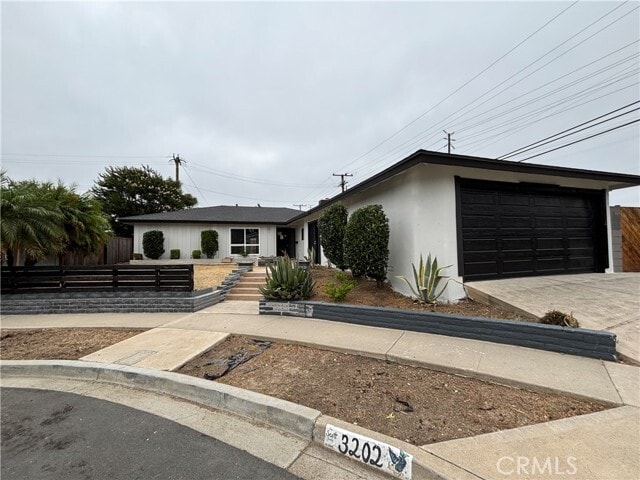 Primary Photo - 3202 Montana Ave