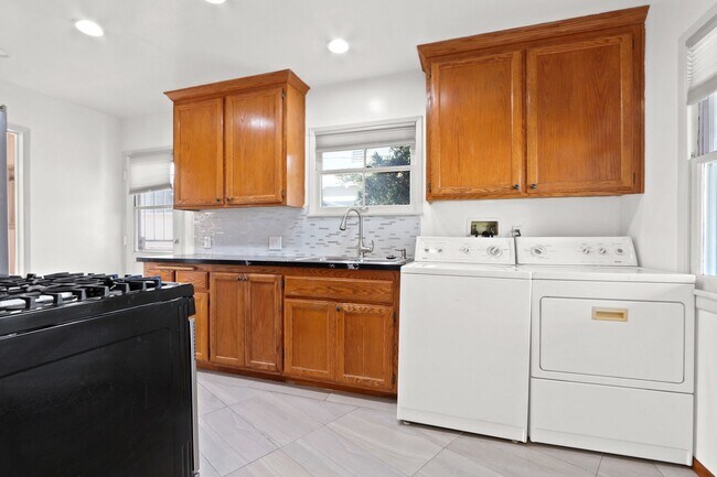 Building Photo - CA Bungalow in the heart of Torrance