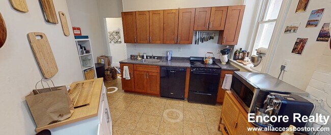 Foto del edificio - 1583 Beacon St