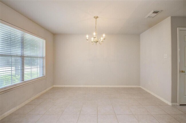 Foto del edificio - 9730 Fieldbloom Ln