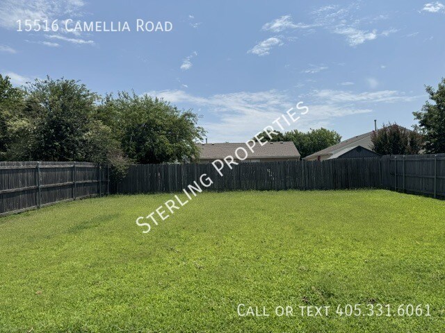 Foto del edificio - 15516 Camellia Rd