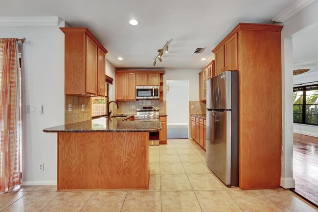 Building Photo - 4499 Sugar Pine Dr