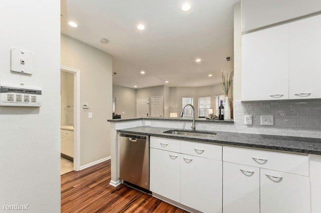 Building Photo - 1 br, 2 bath Condo - 23 Victorian Gate Way