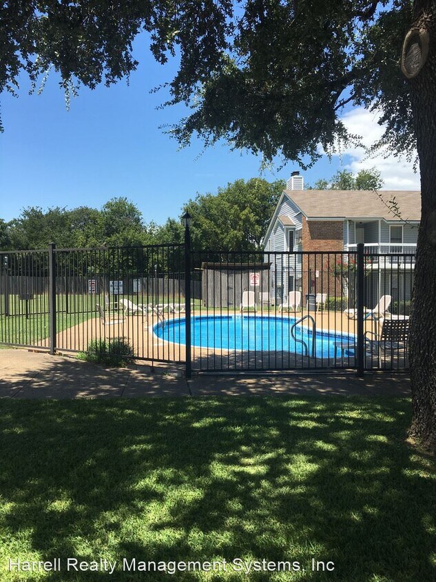 Foto del edificio - 2 br, 1 bath House - 4401 Lake Shore Villa...