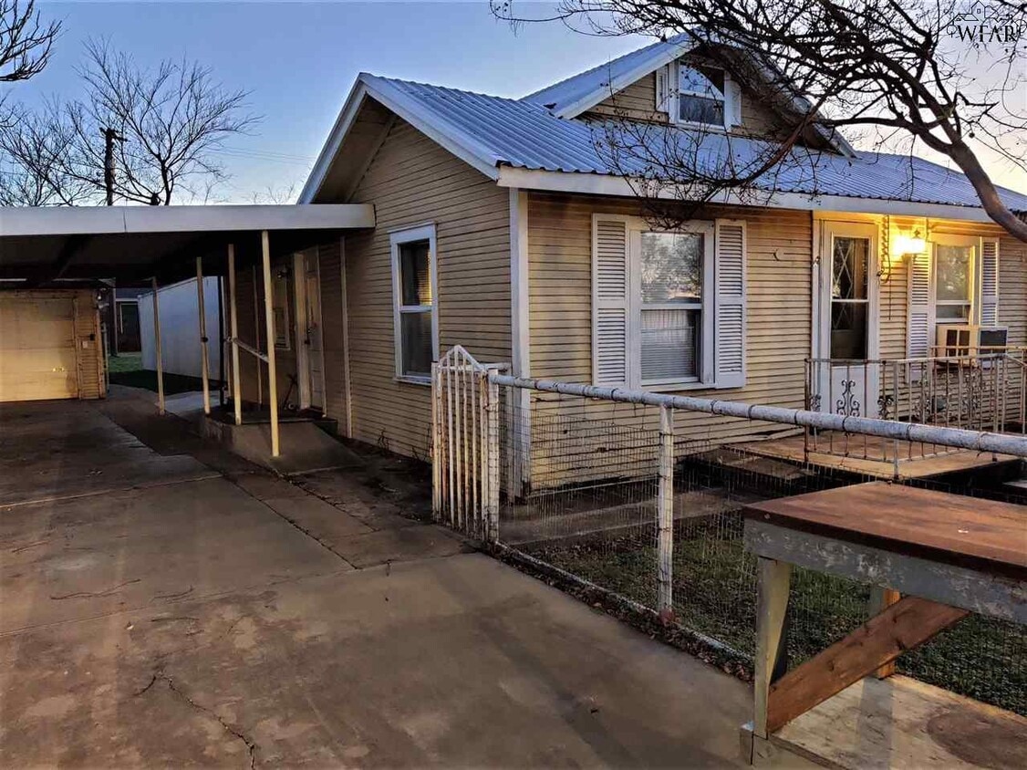 109 W Poe St, Iowa Park, TX 76367 House for Rent in Iowa Park, TX