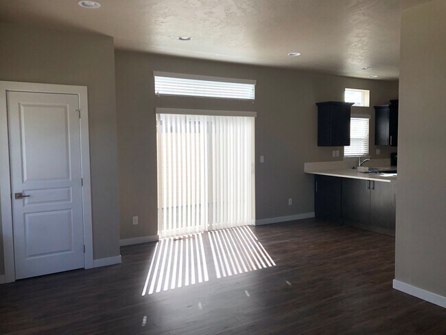 Foto del edificio - 2 Bedroom / 1 Bathroom Home in NE Bend