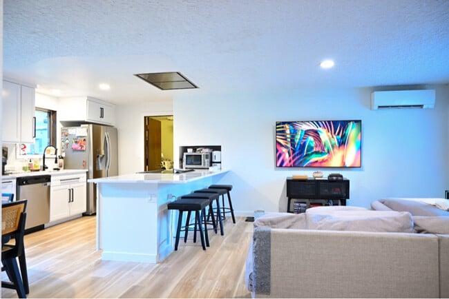 Building Photo - 3107 NW Lakeridge Dr