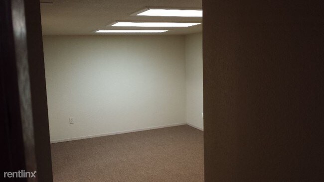Building Photo - 2 br, 1 bath Apartment - 1069 N Meridian Rd