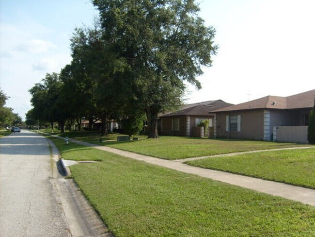 Foto del edificio - Remodeled Patio Home, Minutes Away From UCF, Technology Park, & the E/W Expressway