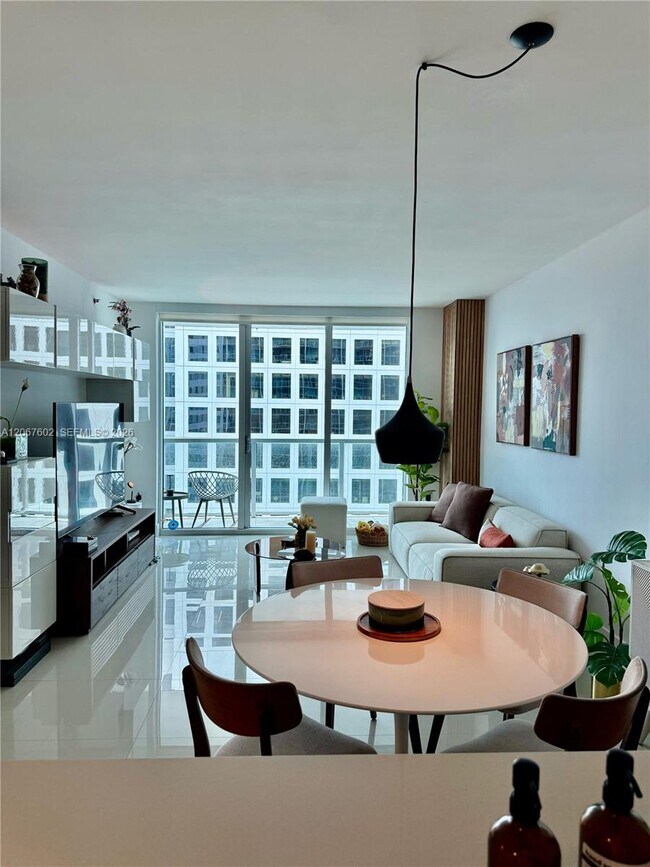 Building Photo - 500 Brickell Ave