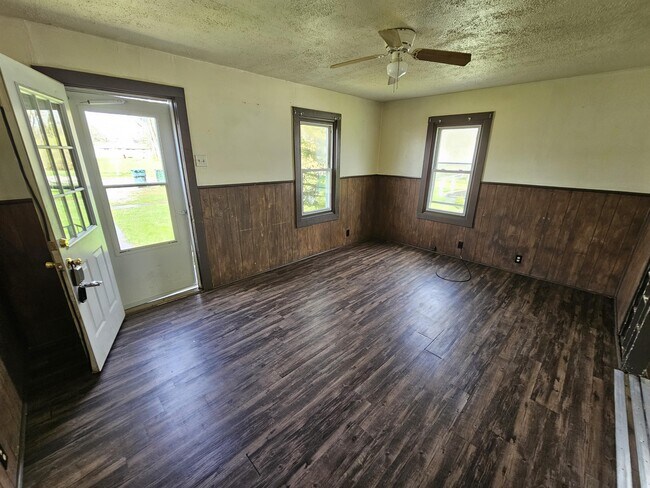 Building Photo - 1014 N Leland Ave