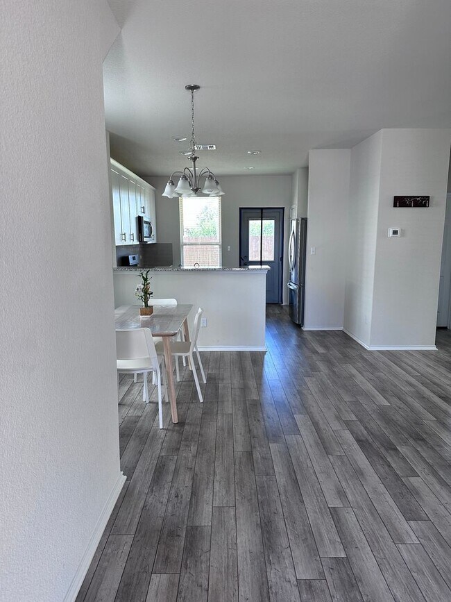 Foto del edificio - 4 Bedroom Single Family Home in Georgetown