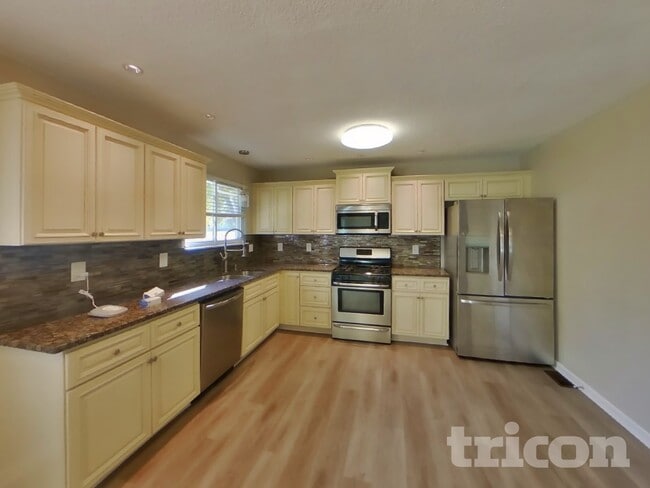 Building Photo - 43 Westbrook Dr