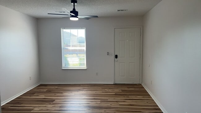Building Photo - 3302 SW Landau Ct