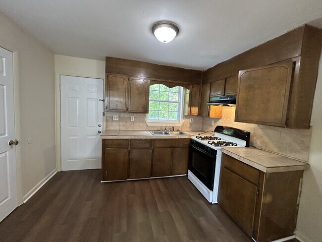 Building Photo - Apartment For Rent