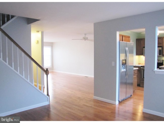 Building Photo - 2 Winterset Ct