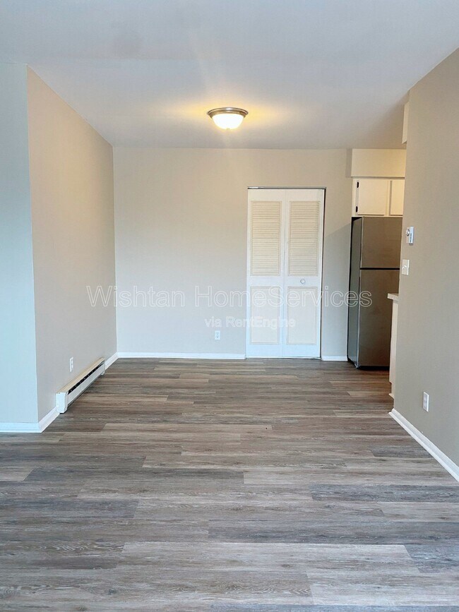 Foto del edificio - 204 Charleston Blvd