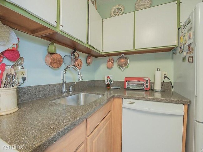 Building Photo - 2 br, 1.5 bath Condo - 5 Red Fox Ln