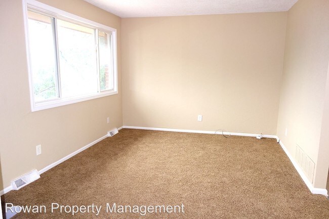 Building Photo - 13405 Johnson Dr